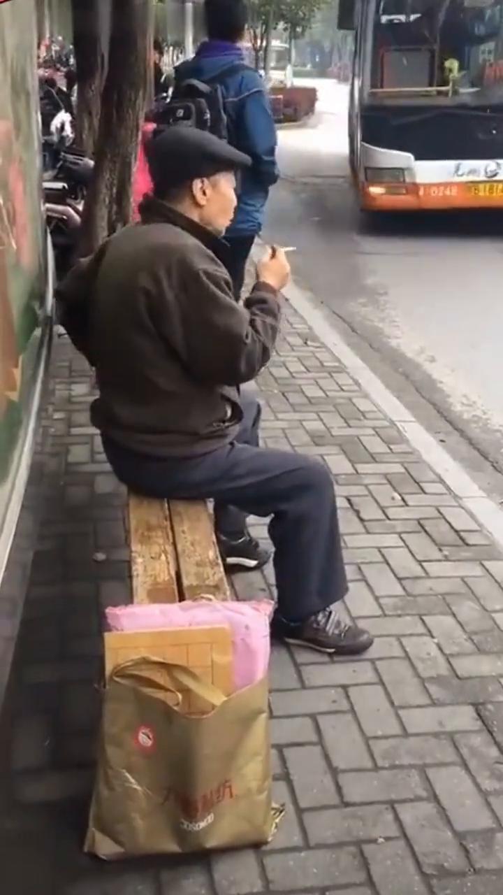 开往左转。