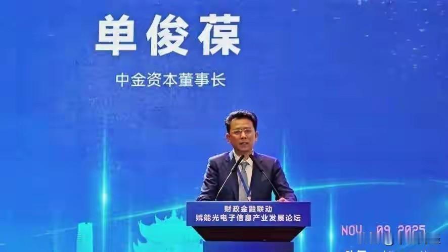 说变就变，问题一下子就暴露出来了！
9月时还豪情满怀，如今规模高达5600亿资金