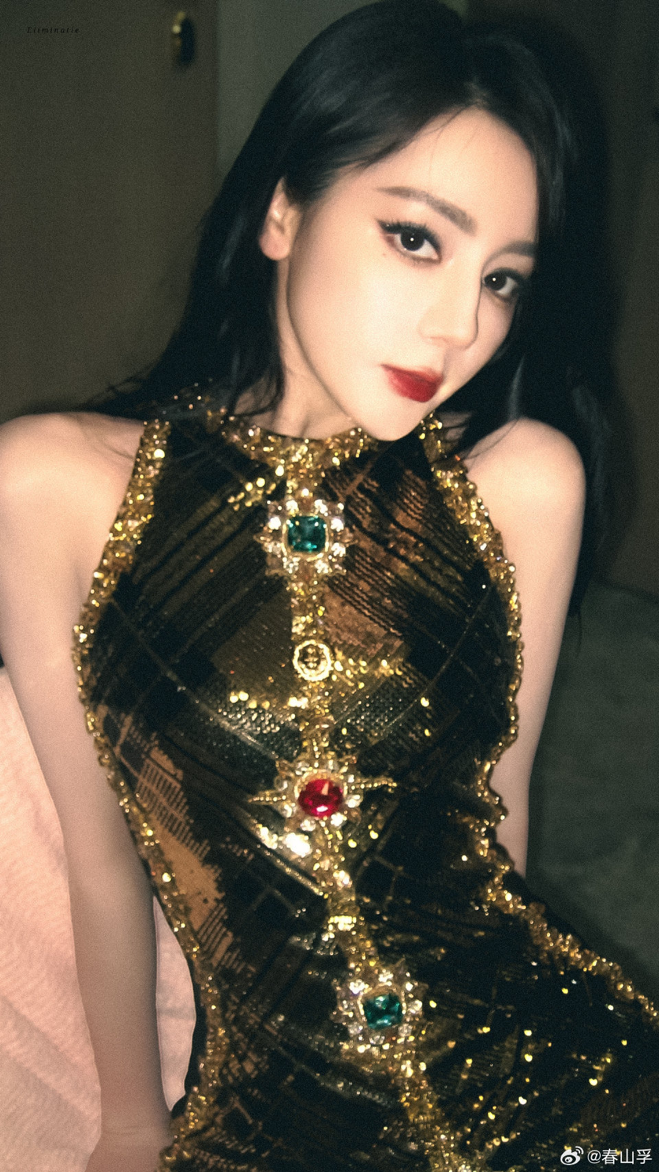 迪丽热巴迪丽热巴粉丝白日提灯云包场15万15万份云包场，是粉丝给迪丽热巴最真诚的