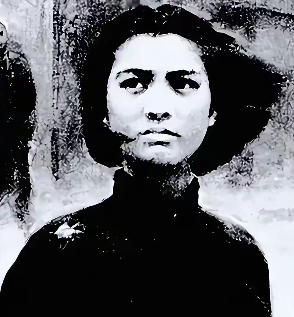 刘胡兰牺牲时，12岁妹妹刑场目睹全程，后来她活成了姐姐的模样
 
1947年1月