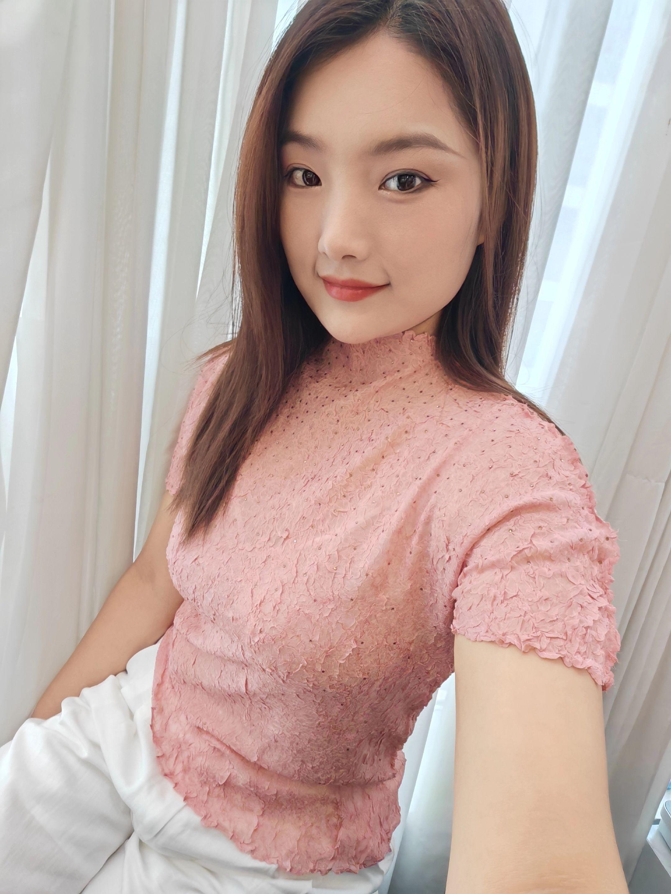 皮囊会败给岁月，真心会败给时间，善良会败给人性，心软会败给现实，成年人...