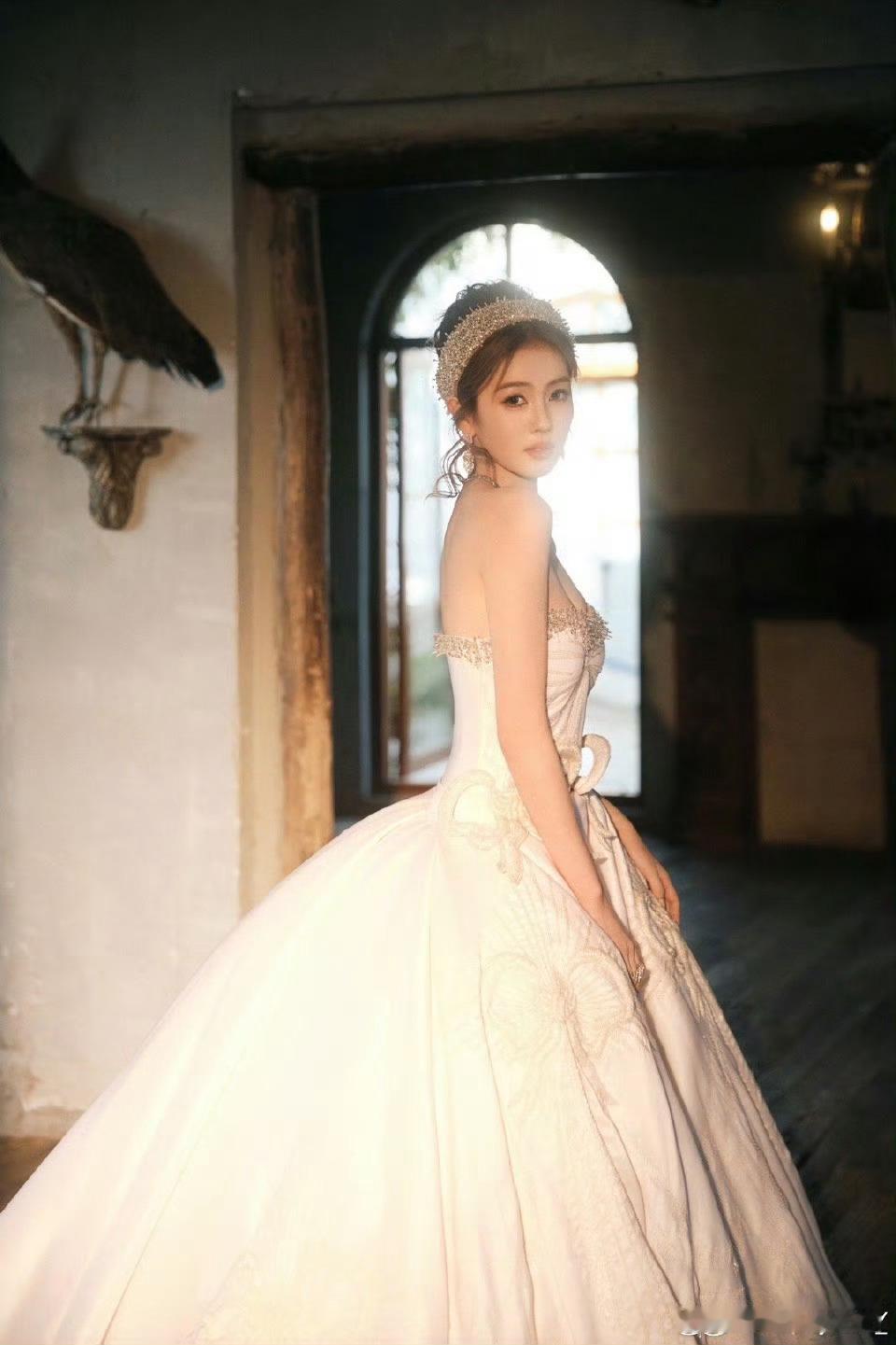 白鹿美神当之无愧，她在发光哎白鹿 美神 ​​​