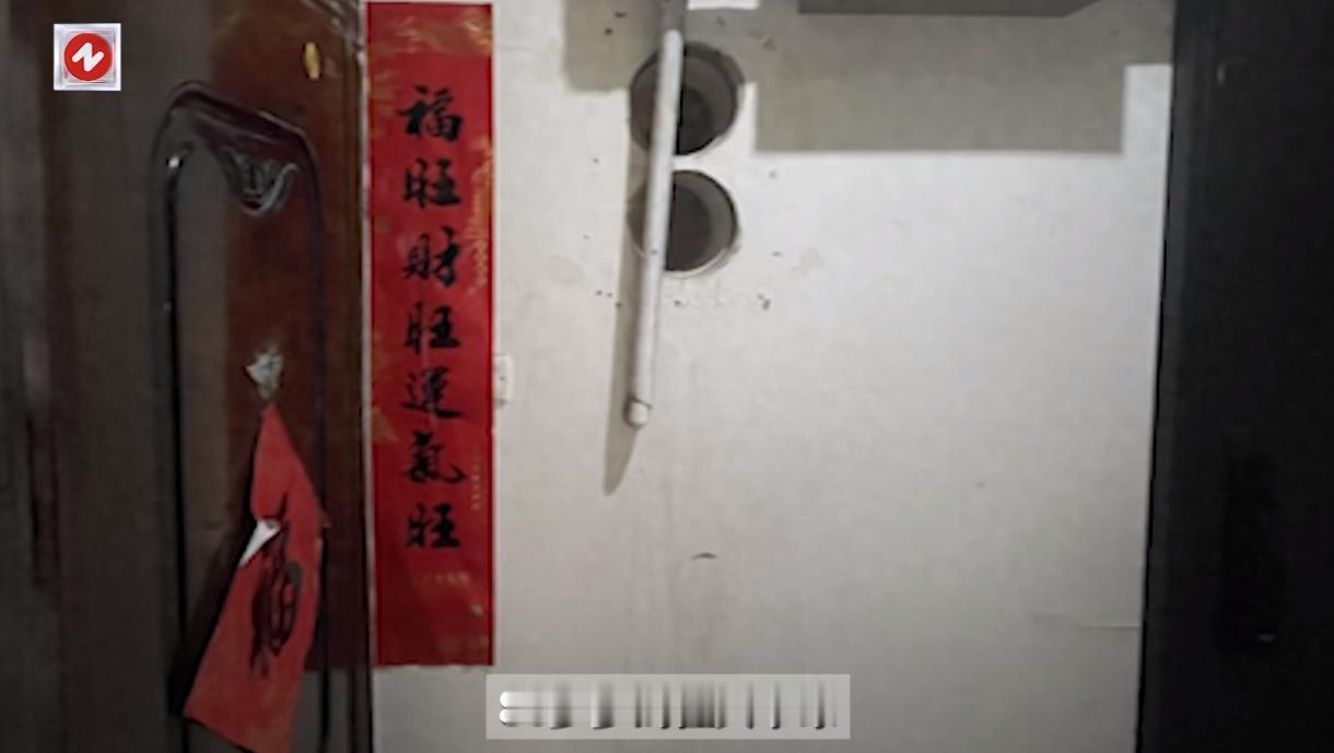 “太缺德了！”7月13日，湖北十堰一位80多岁的老大爷出门时，发现邻居竟然在自家