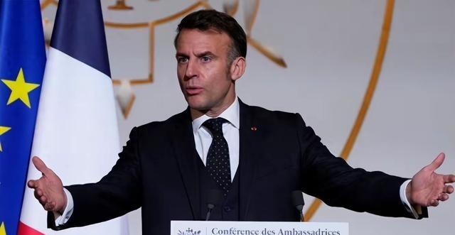 美国伊朗开战，法国马克龙到底站哪边？谴责美国，部署航母，法美两国真是塑料盟友。