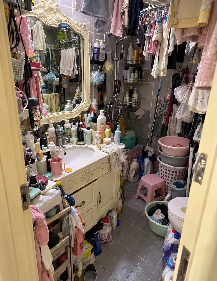 乱得离谱，却又莫名整齐…… ​​​
