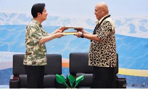 赖清德今天上午离开马绍尔群岛，继续乘飞机前往南太平洋第二个岛国——图瓦卢进行窜访