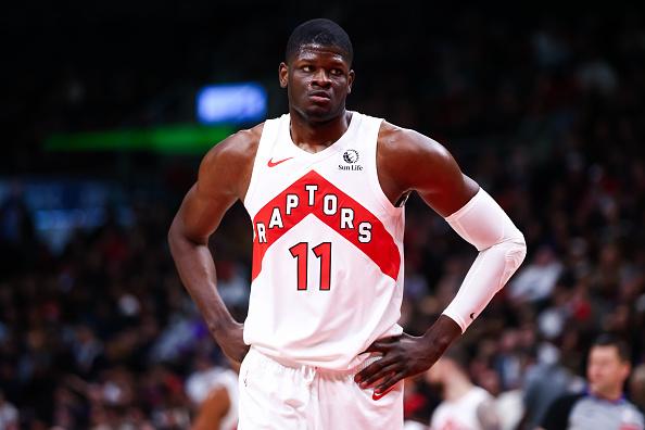 多伦多猛龙已经裁掉中锋莫·班巴。球队在班巴合同转为全额保障之前完成了这一操作，按