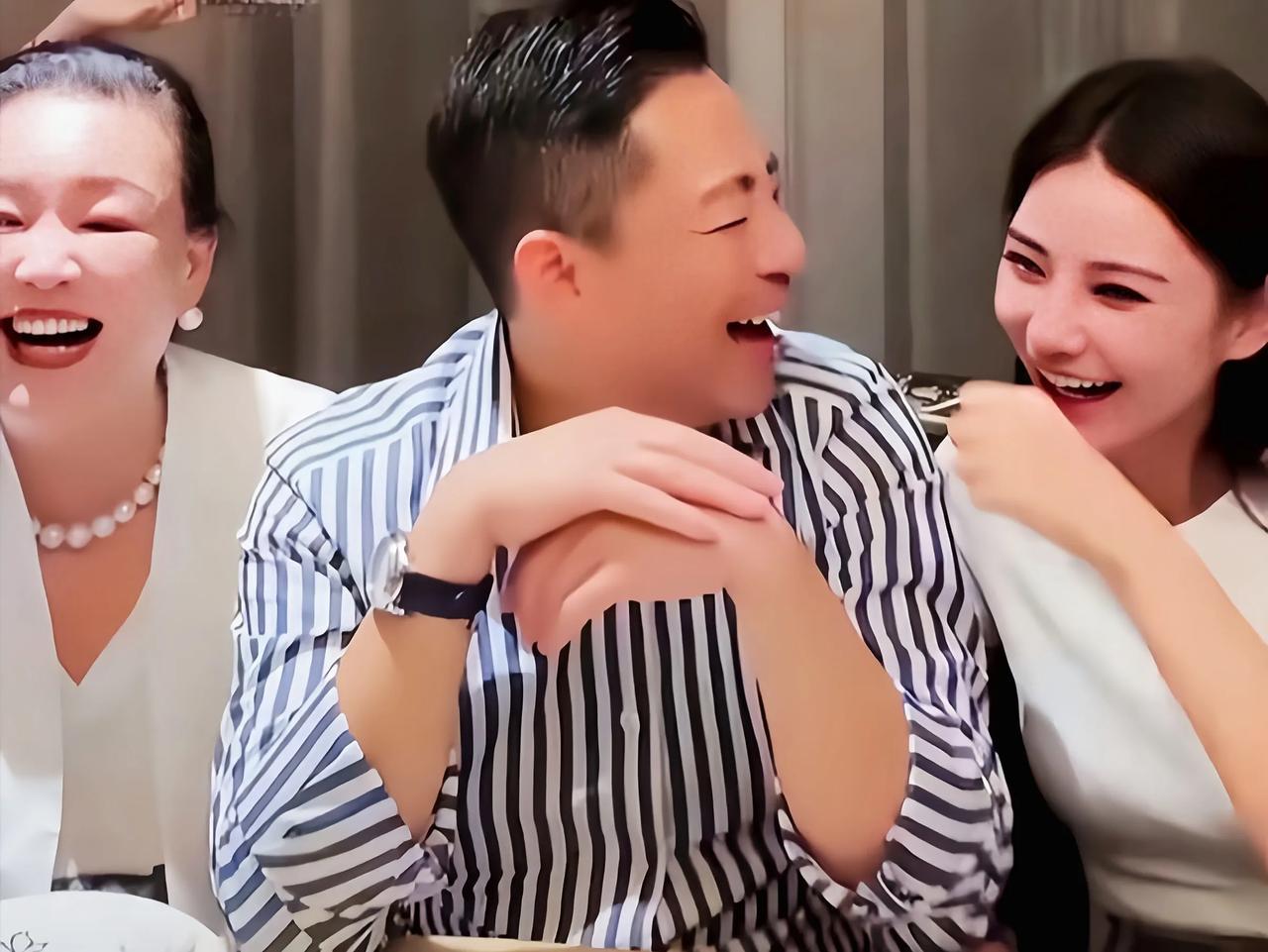 张兰有格局，得饶人处且饶人，霸气不霸道和儿媳妇马筱梅冰释前嫌
张兰最近在直播间里