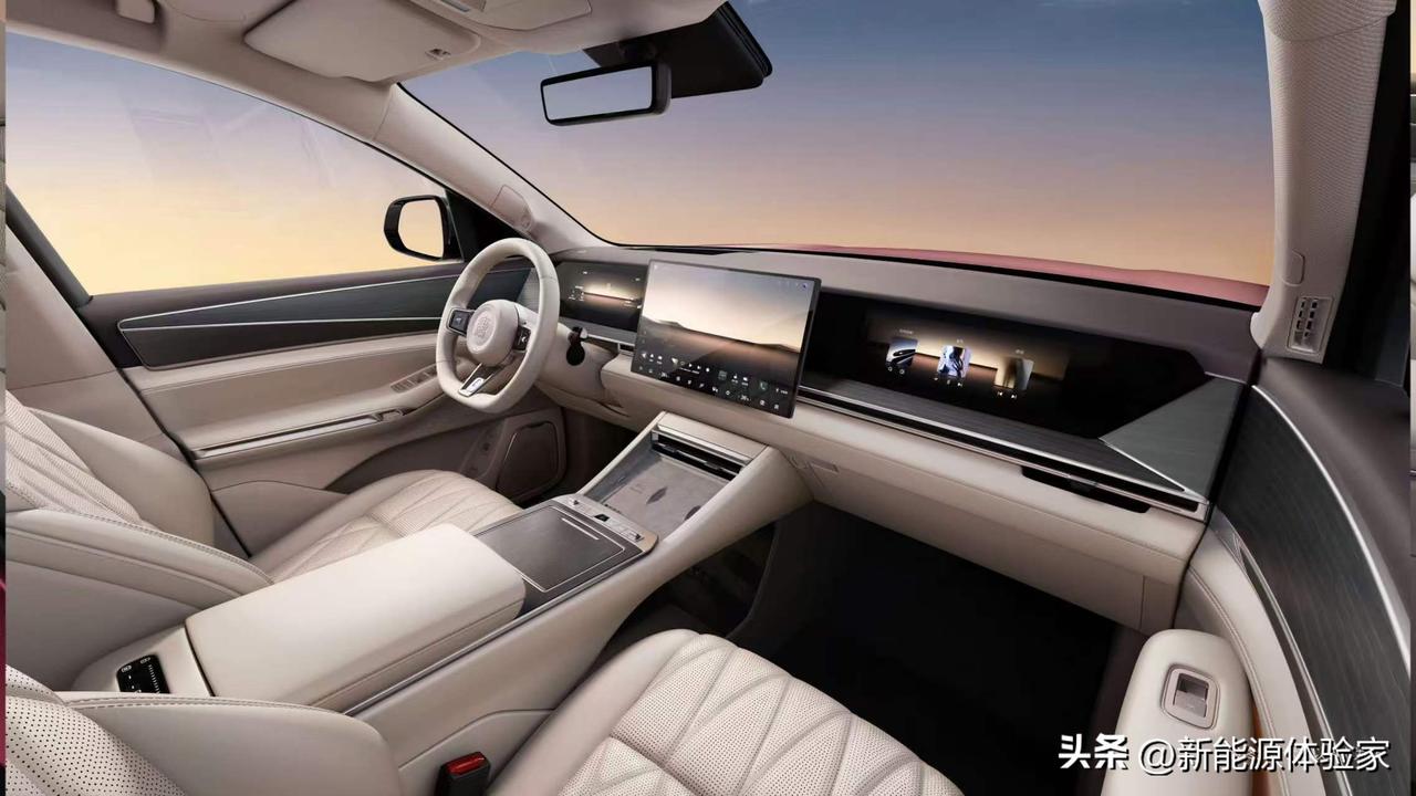 2+2+3布局的大型SUV，比亚迪大唐和蔚来ES9出来走两步

2+2+3布局的