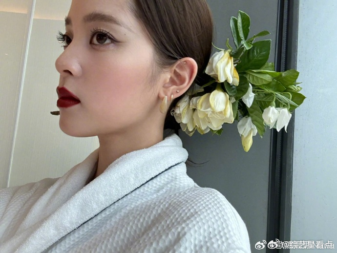 欧阳娜娜发了2025年库存欧阳娜娜发了2025年库存自拍照片原来还是这么多。赶紧