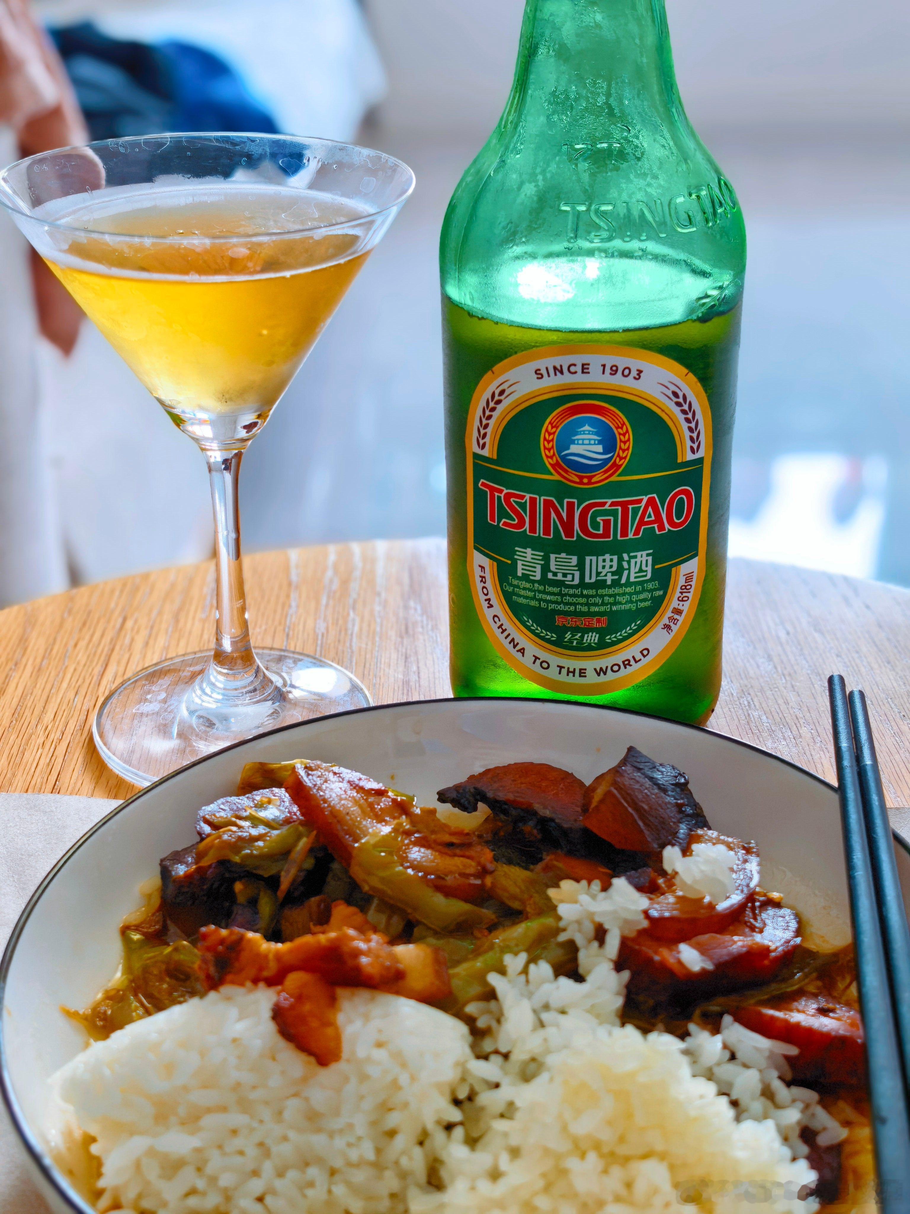 「瞧，又抽中了一双袜子。奖励自己一瓶啤酒吧 
