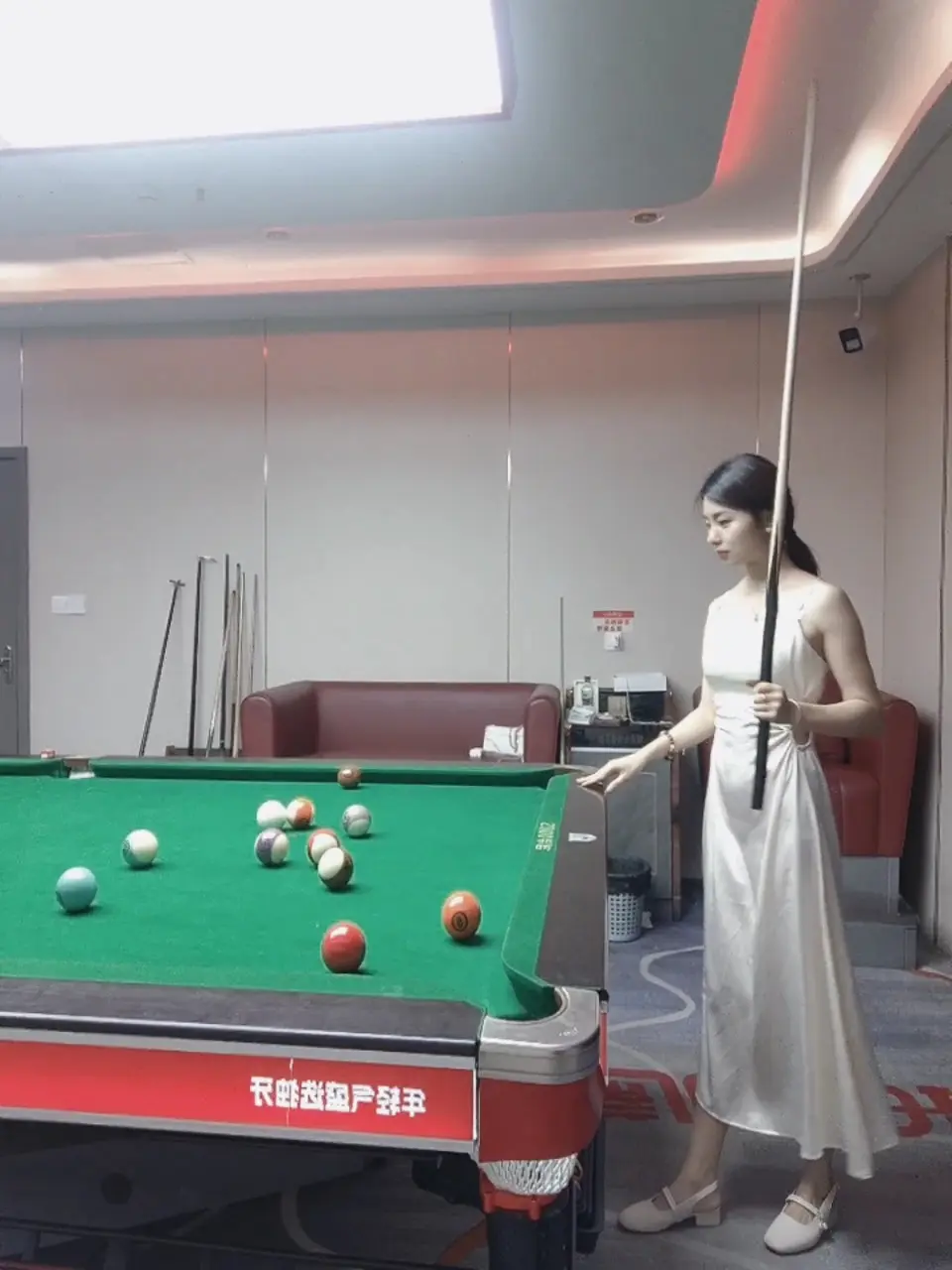 心情不好的时候，总得去找点娱乐，你们会打台球吗？