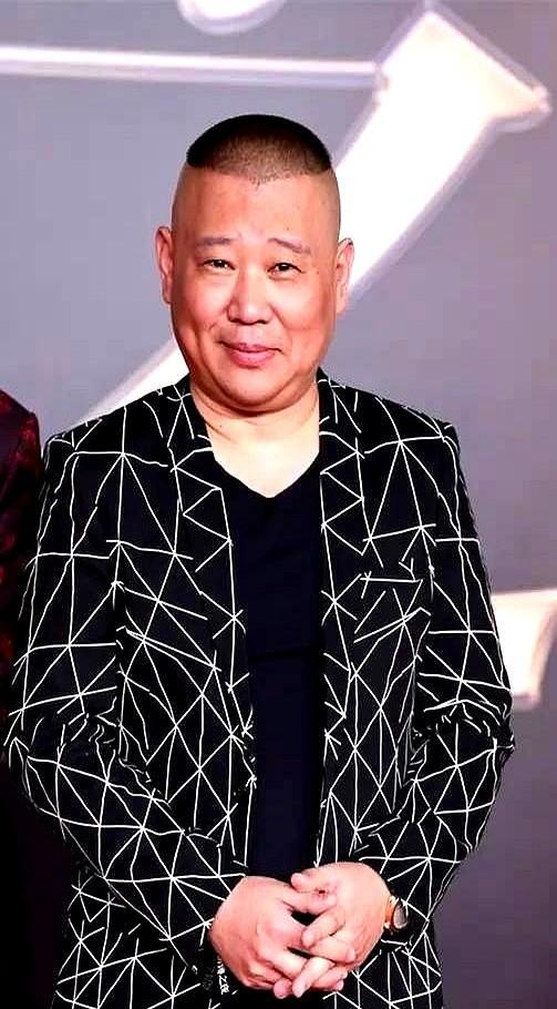 杨议直播带货翻车，3分钟催单17次，掉粉一万二。
观众不买账，退货率飙到三成八。