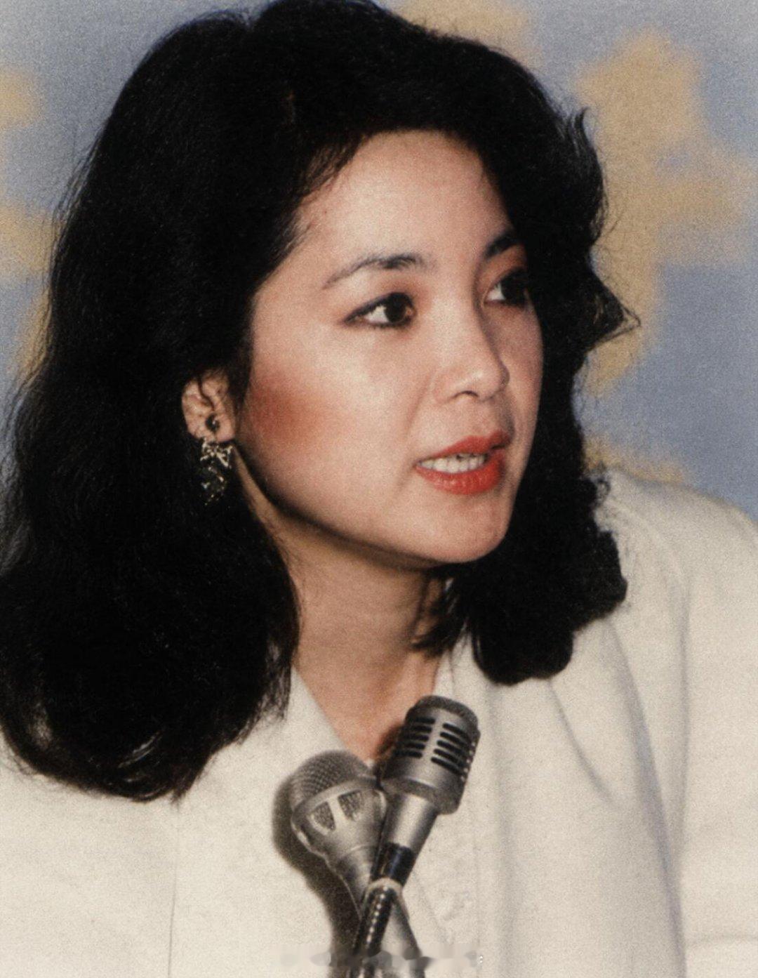 1984年1月，台北，为演唱会召开记者会。（小红书）邓丽君邓丽君