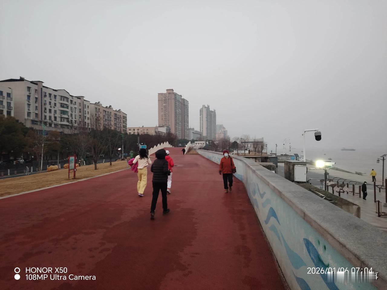 全球第六代荣放中国交付备受关注长江岸边晨练“全球第六代荣放中国交付备受关注”