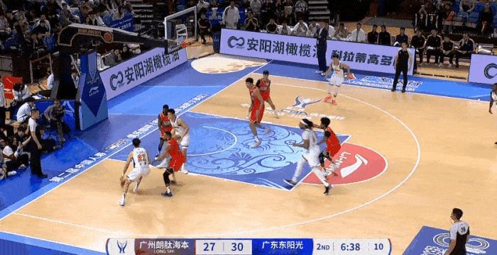 徐昕护框太棒了，登场就有一个大帽



广州和广东开打，德比大战话题拉满，徐昕面