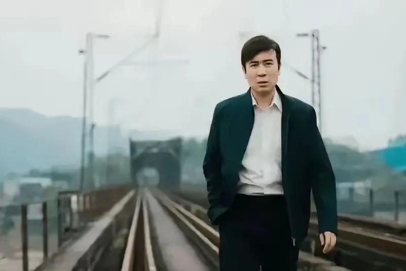 《我是刑警》后劲十足。央八催泪收官已经三天了，广大观众还在热议剧情，正中编导下怀