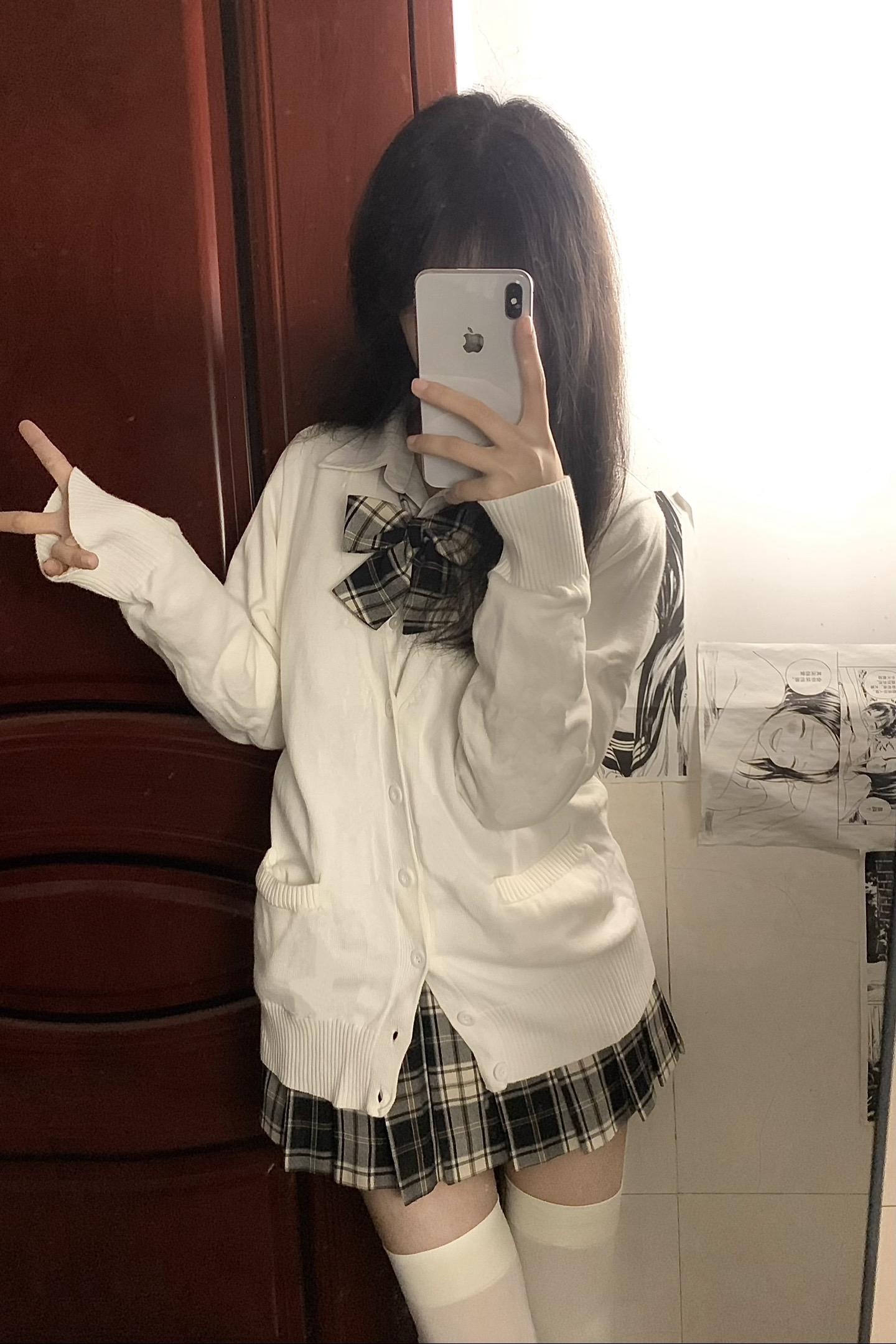 所谓山盟海誓不如一盒三十块钱的草莓蛋糕。