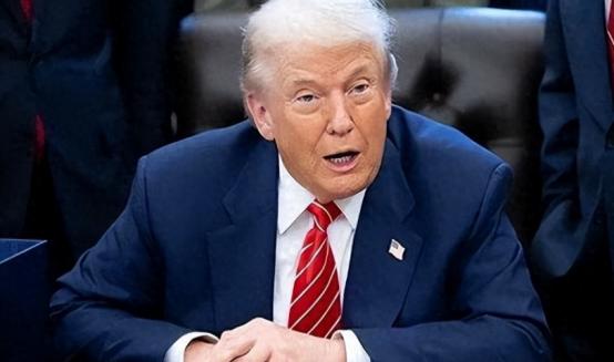 又开打了！美军不宣而战，特朗普不签“赦免令”，斯塔默拒绝下台
 
最近国际上三件