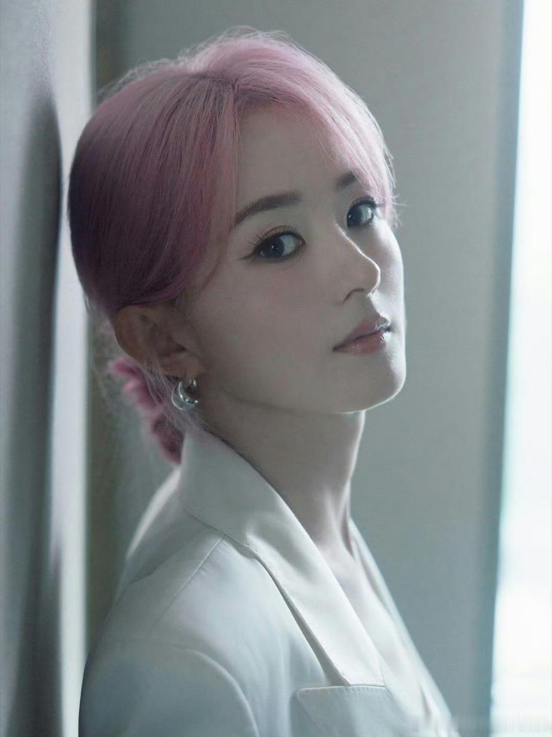 女明星粉发look女明星粉发 好好看 ​​​