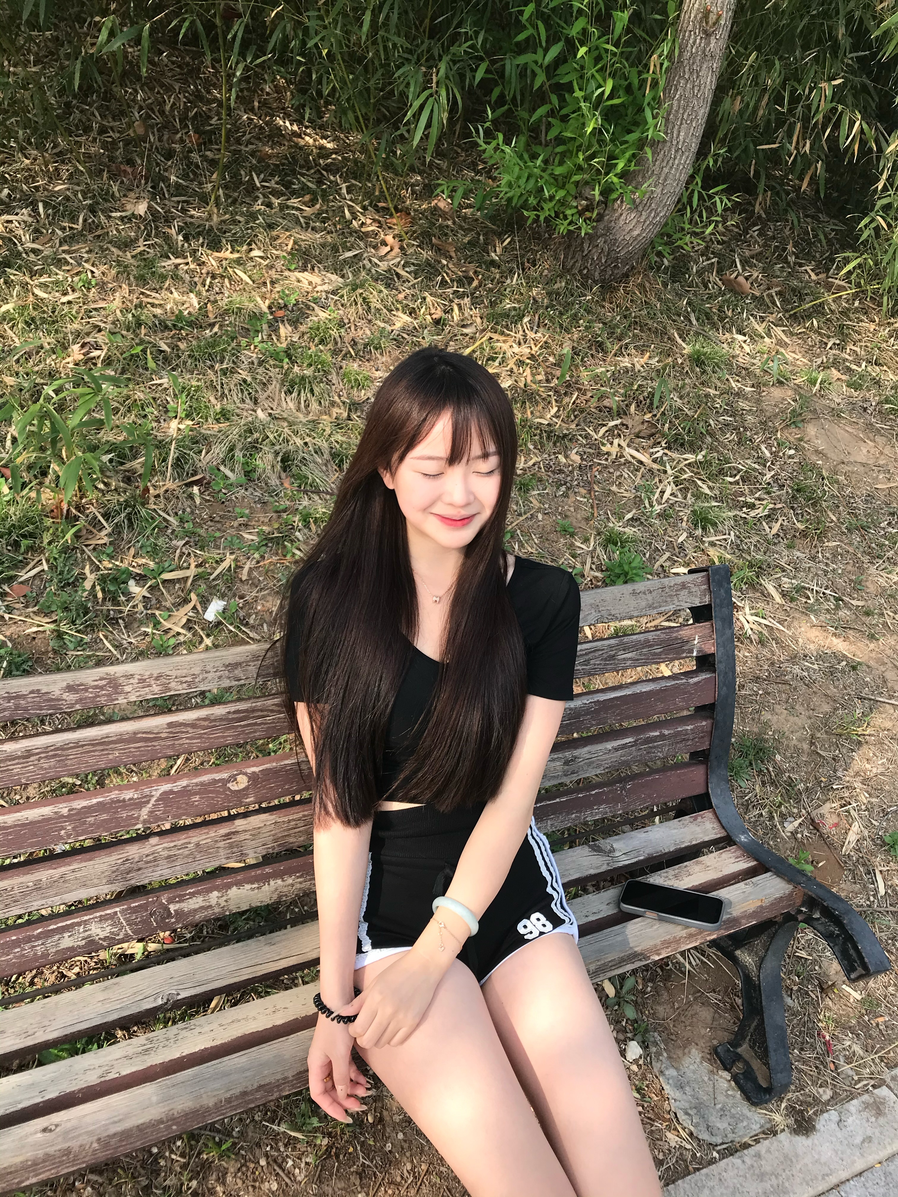 张佩说诡秘你张了张怎么都坏不起来的脸，拿烟都像拿棒棒糖。 ​​​