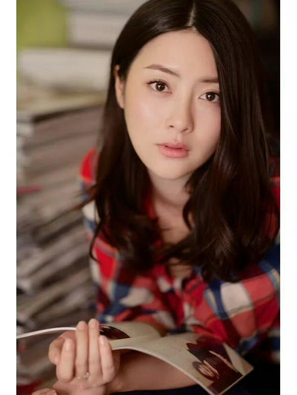 女演员朱锐自曝破产失业这么严重都到破产的地步 ？演员多多少少都会有收入吧怎么会沦