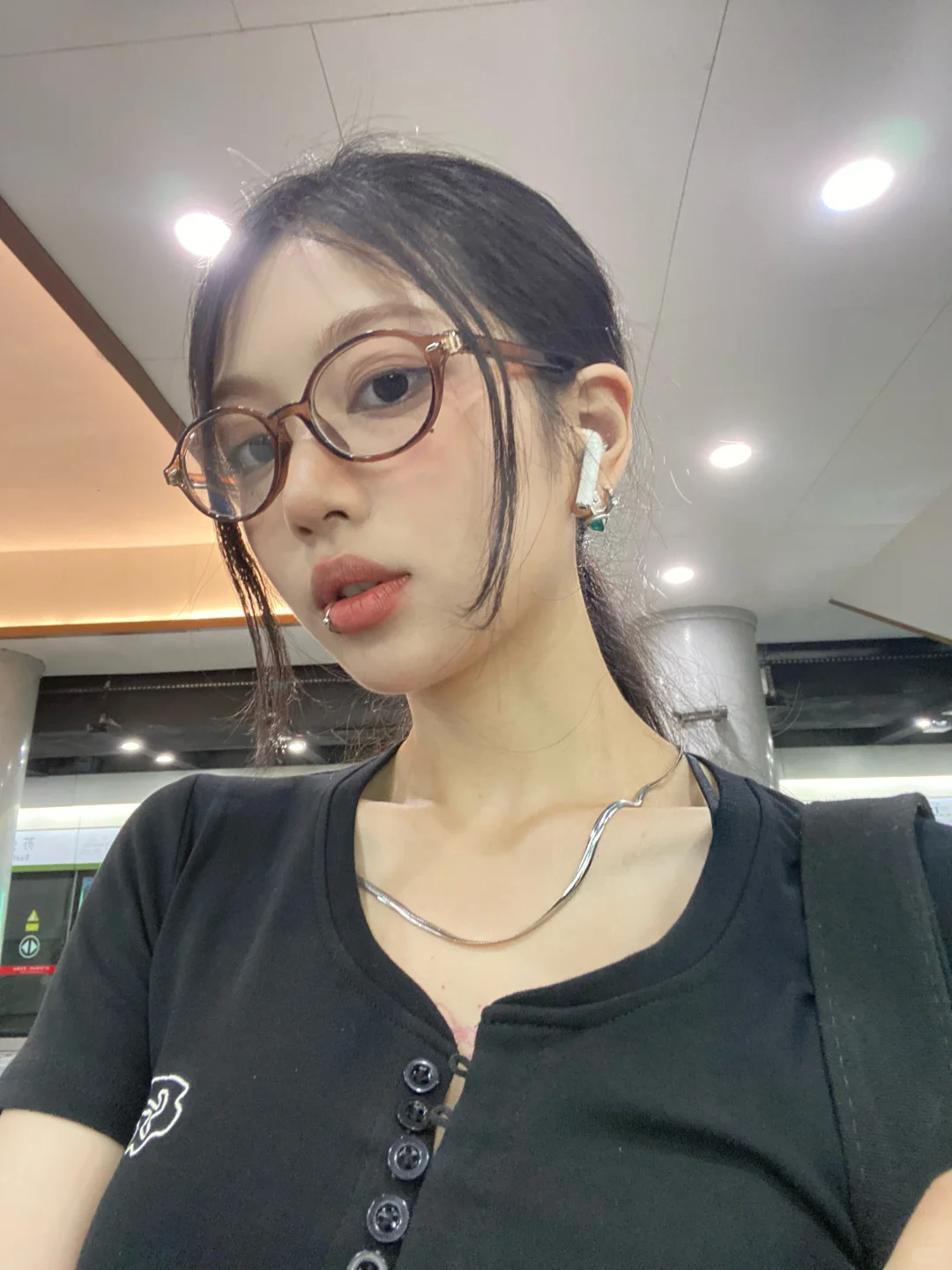 项链差点掉了