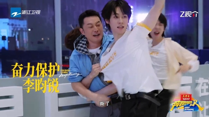 张真源撕名牌战神再现 张真源：单手撕名牌，是对对手最大的尊重？白鹿：你这是看不起