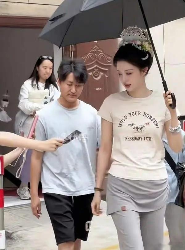 王楚然真的肉眼可见的圆润了，粉丝和经纪人能不能劝一劝