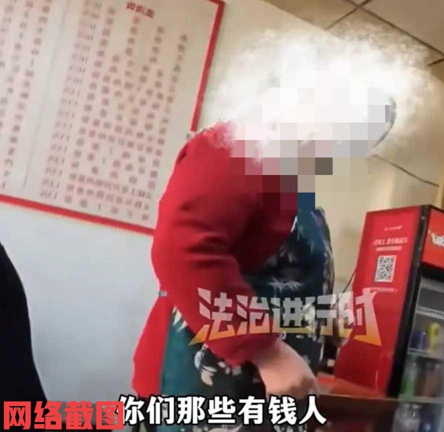 上海有女子从杭州一路徒步到上海。

这次女子主要想体验一把分文不花，遇有人提供吃