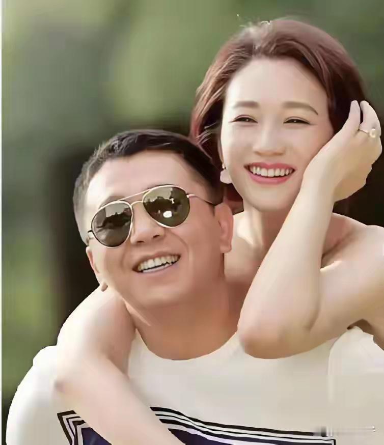 徐佳宁当年为了娶到李小冉，狠心抛弃了无论气质和容貌都不比李小冉差的徐梵溪 