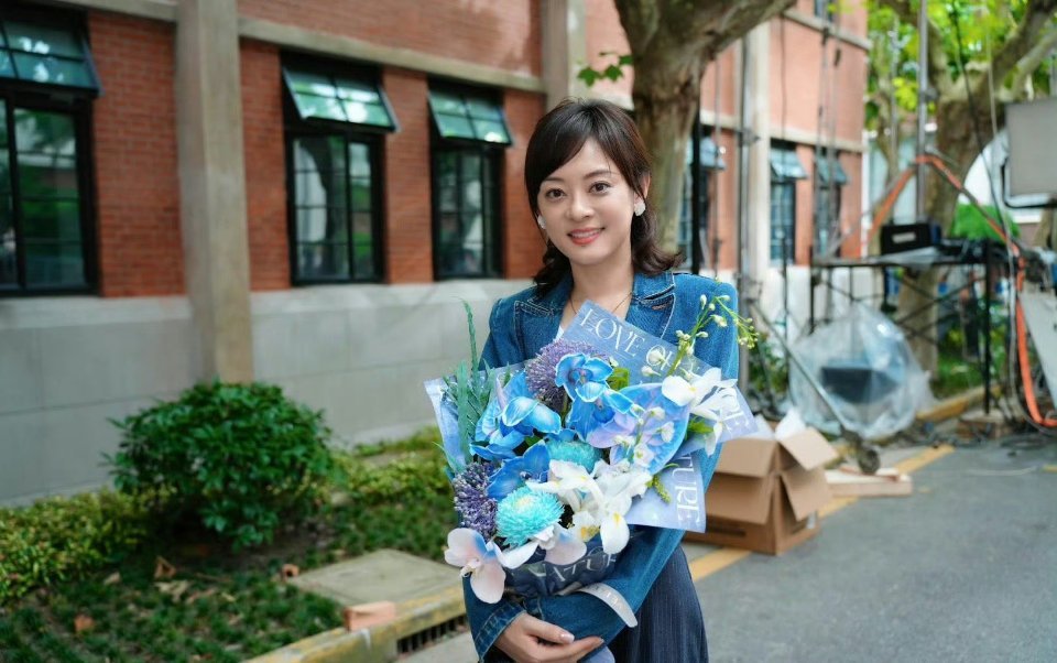 #孙俪新剧长发妆造#孙俪新剧《三十九二十八》杀青啦！在这部剧里孙俪回归长发造型，