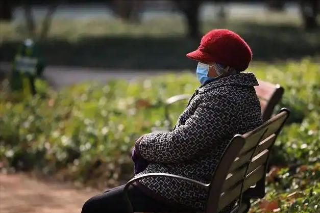 脑梗和戴帽子有关？医生劝告：过了60岁后，温度低多注意这4件事
 

脑梗指的是