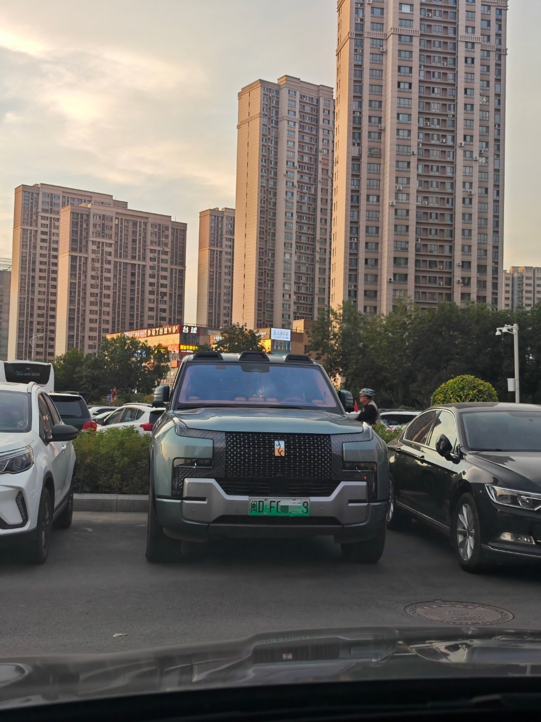 感觉全国各地的仰望U8都跑新疆来了[允悲]仰望[超话]汽场全开仰望u8 ​​​