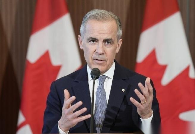 刚上任不到一个月，马克·卡尼就把1812年抵抗美国入侵的英军将领布罗克的玩具兵摆