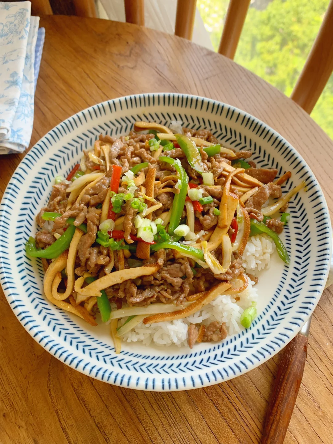 懒人饭｜香干牛肉丝盖浇饭！
