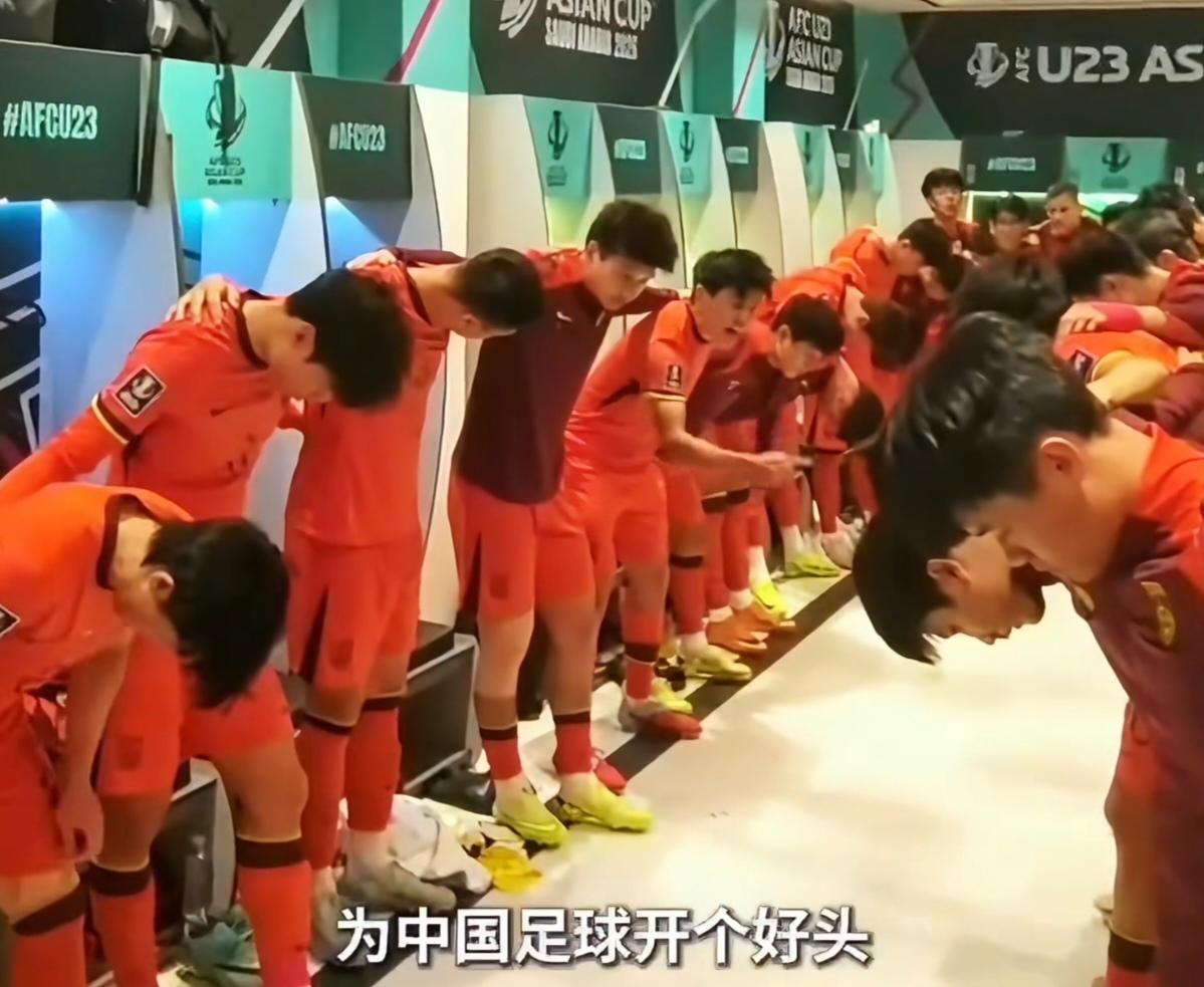 战斗不止！今夜，我们只为那一口气！

中国足球的渴望，压在了这群年轻人的肩上。U