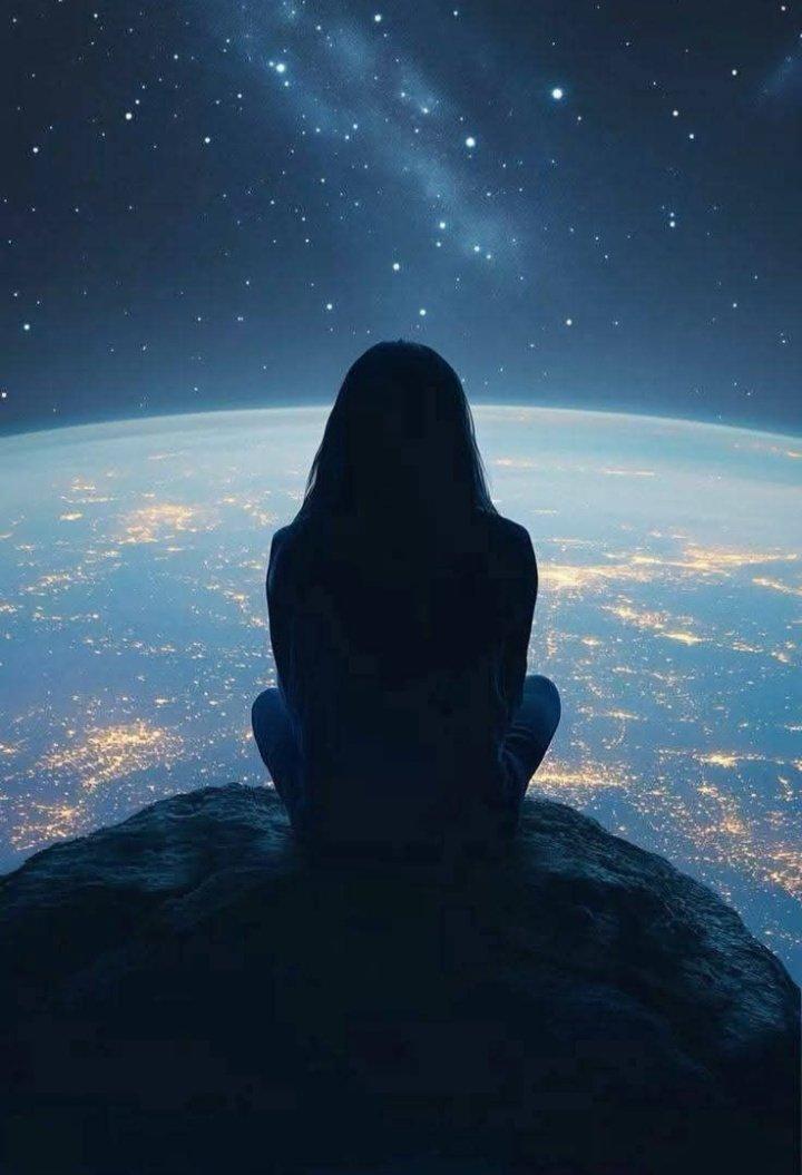 一个组织良好的社会的一个优点在于，由于专断的权威已不复存在，它的成员们便极少受到