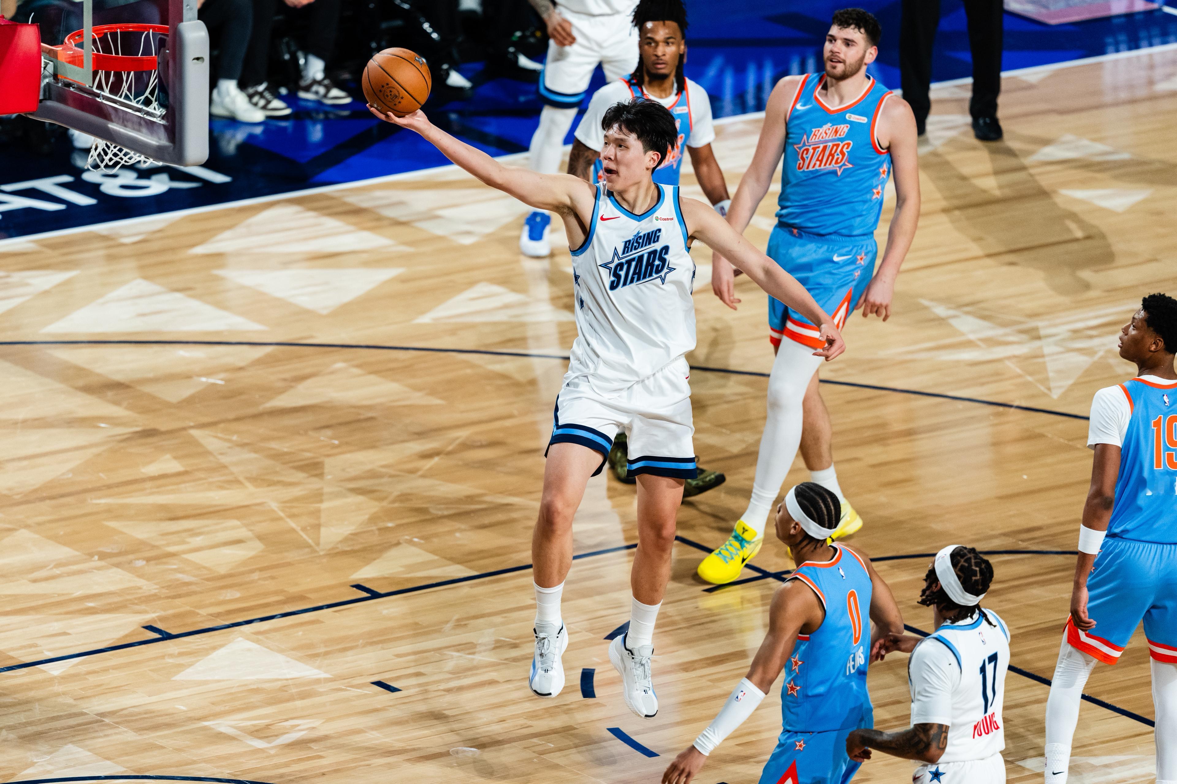 小杨的翻译刘禹铖（Chris）更新了一组图片，配文: 感谢老板帮我圆梦！闹了半天