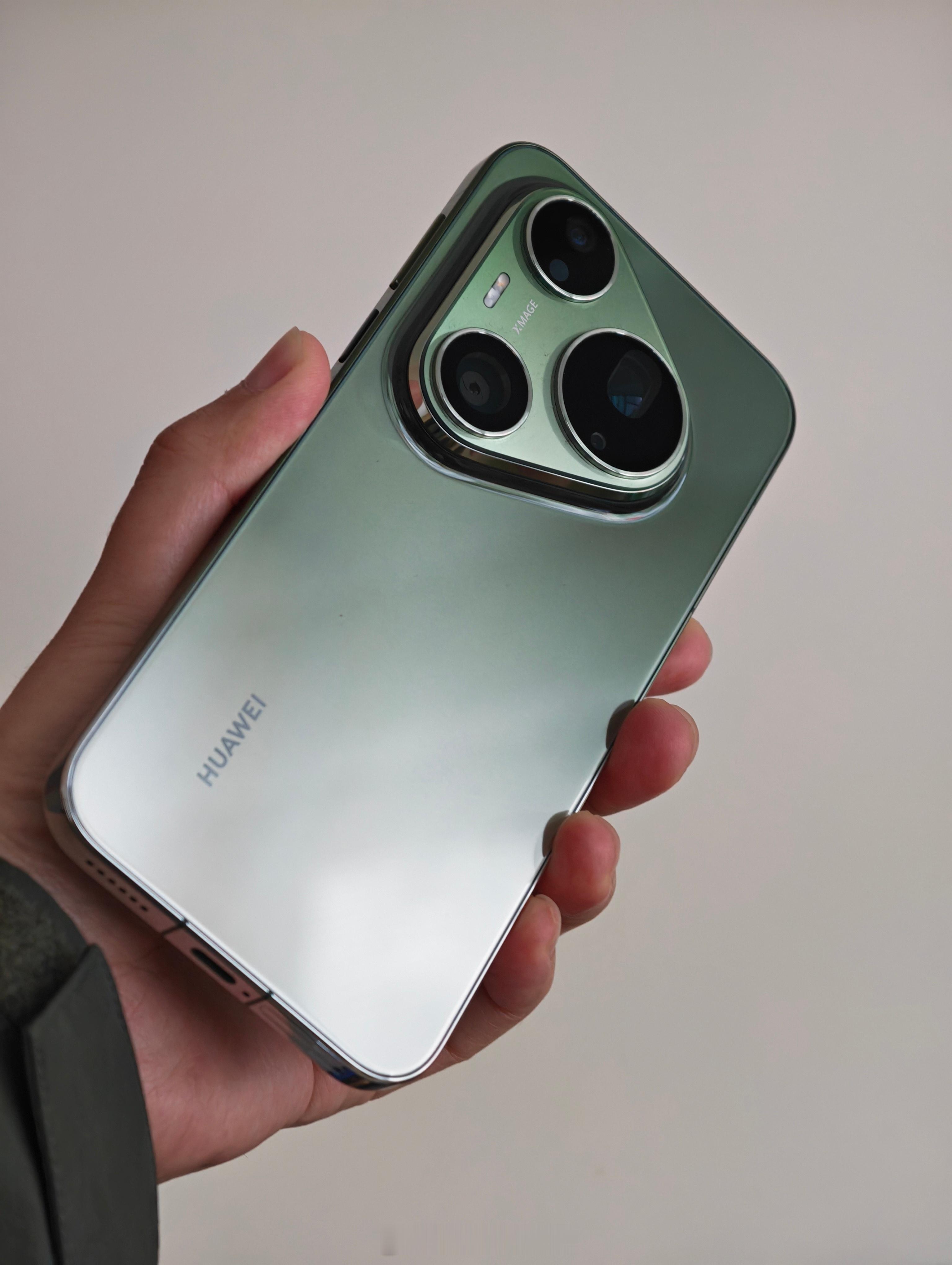 早鸭！看来看去，华为Pura90 Pro Max还得是翡翠湖好看，不过我更觉得像