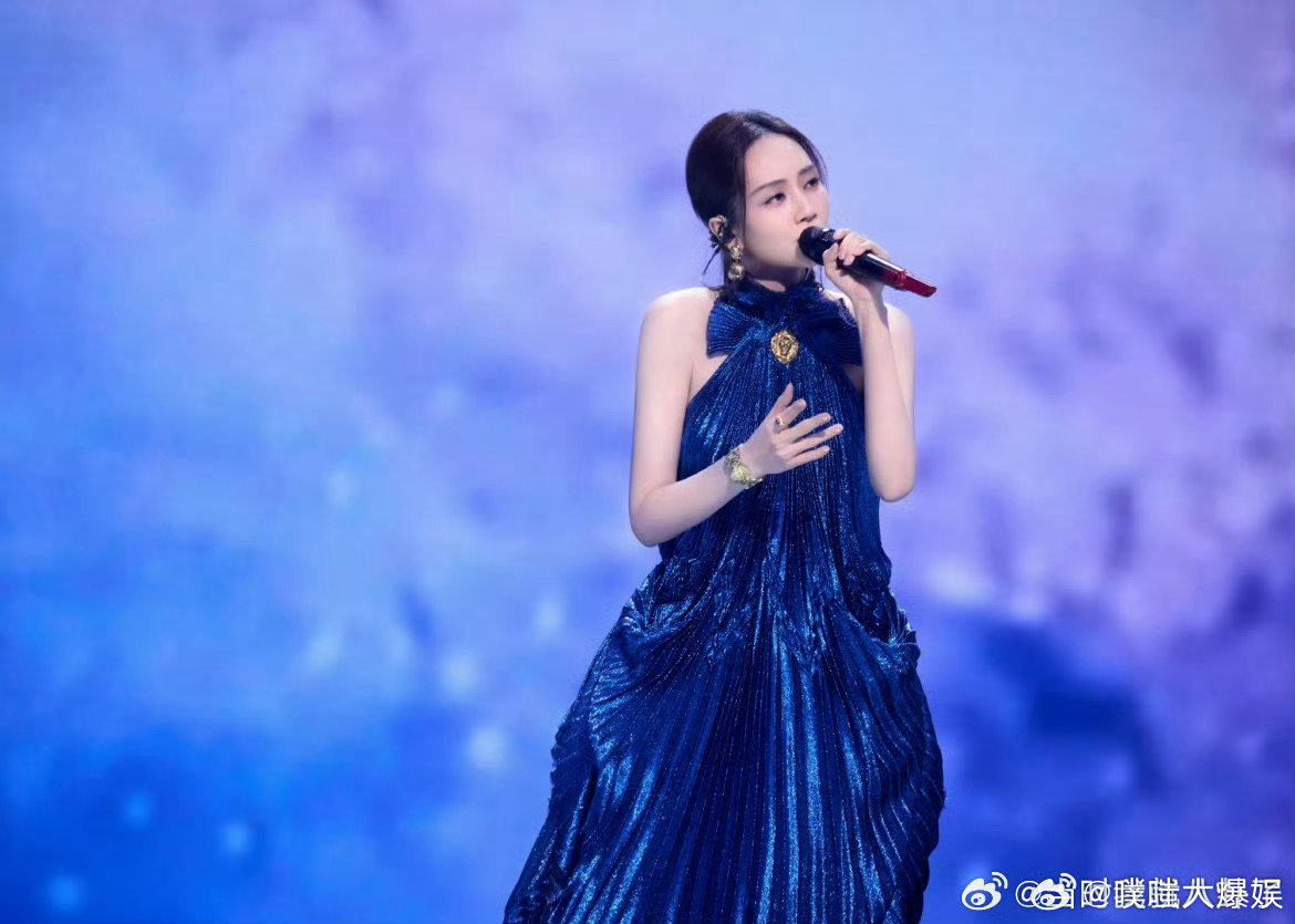 刘惜君送流水歌手2026 读懂歌曲背后风霜，刘惜君送流水演绎满是故事感。 