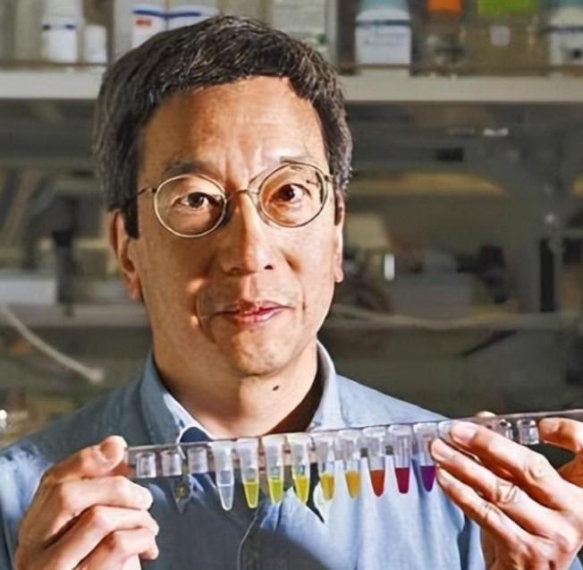 “我是美国人，不是中国人！”2008年，得知钱学森的侄子钱永健荣获诺贝尔化学奖，