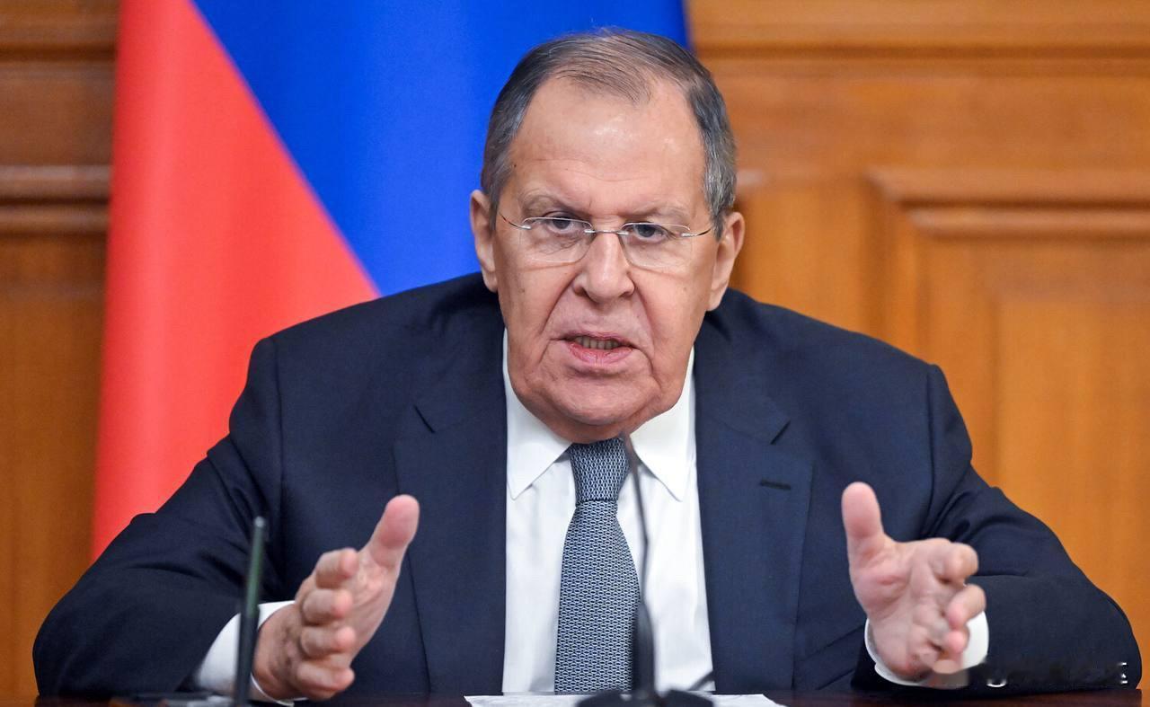 拉夫罗夫表示，乌克兰缔结和平协议的授权只能通过选举实现。
选举过程中，众多生活在