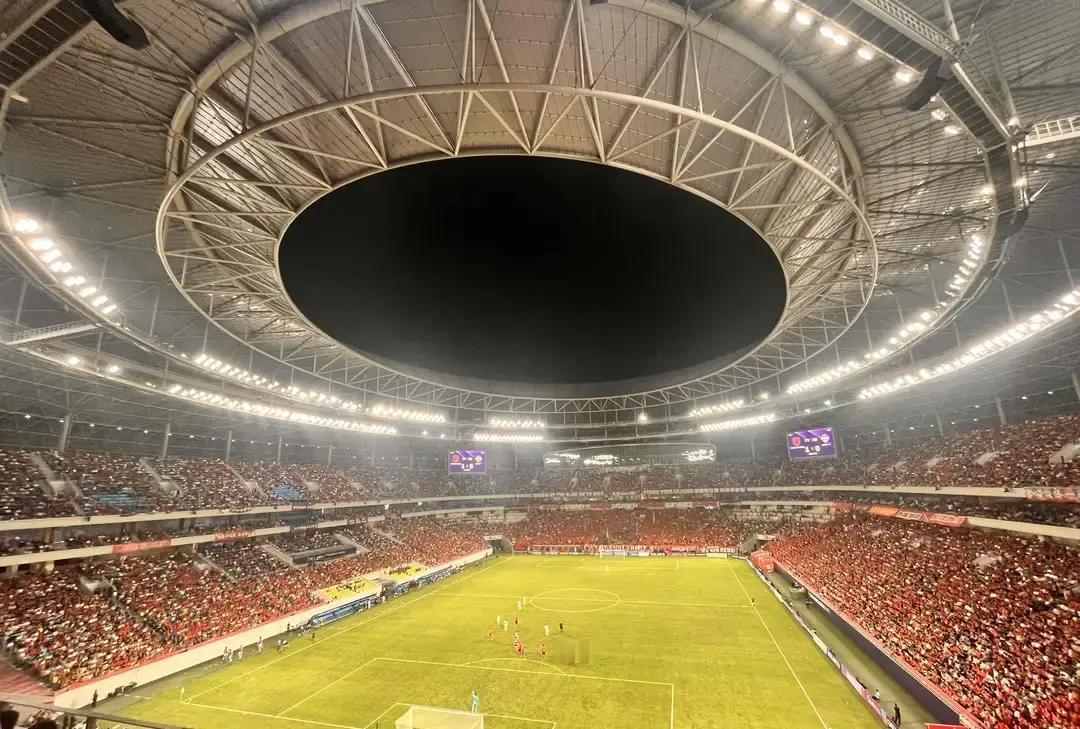 周定洋一走，中场直接真空。
 
不是没人能踢，是没人能同时干三件事：场均跑动13