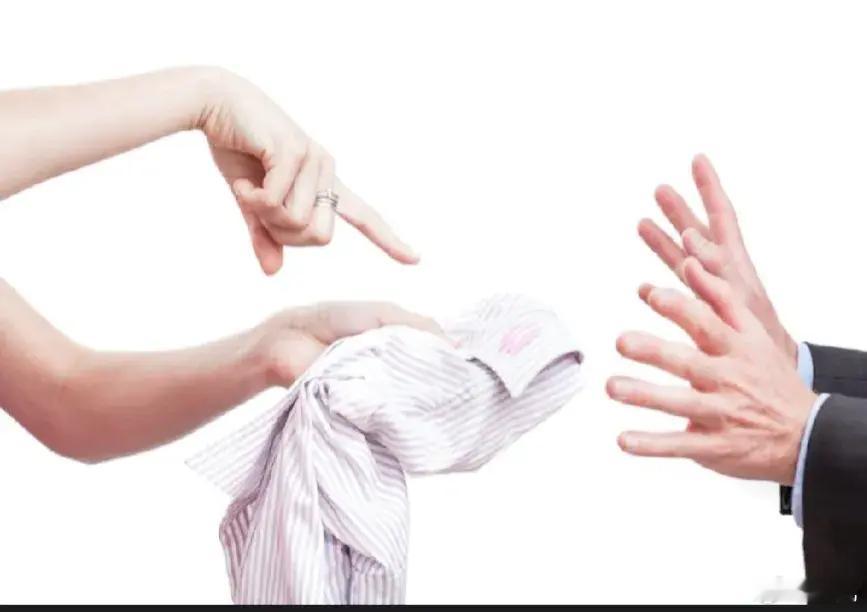 婚后女人的强势行为一览表： 1，喜欢鸡蛋里面挑骨头，2，家里大事小事都要管控，3