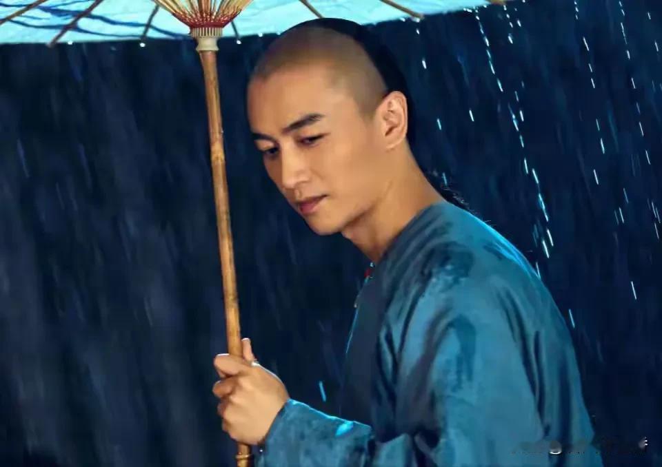 《大生意人》里古平原对女人的情太让人感慨。他和白依梅是青梅竹马，互赠木簪定终身，