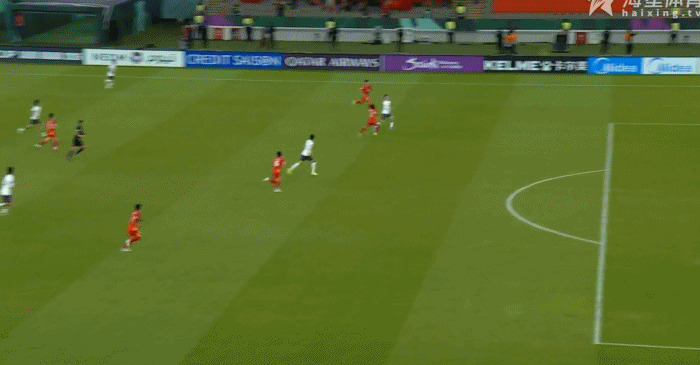 U23国足vs越南U23亚洲杯 王钰栋左路过人后小角度打门被扑出 