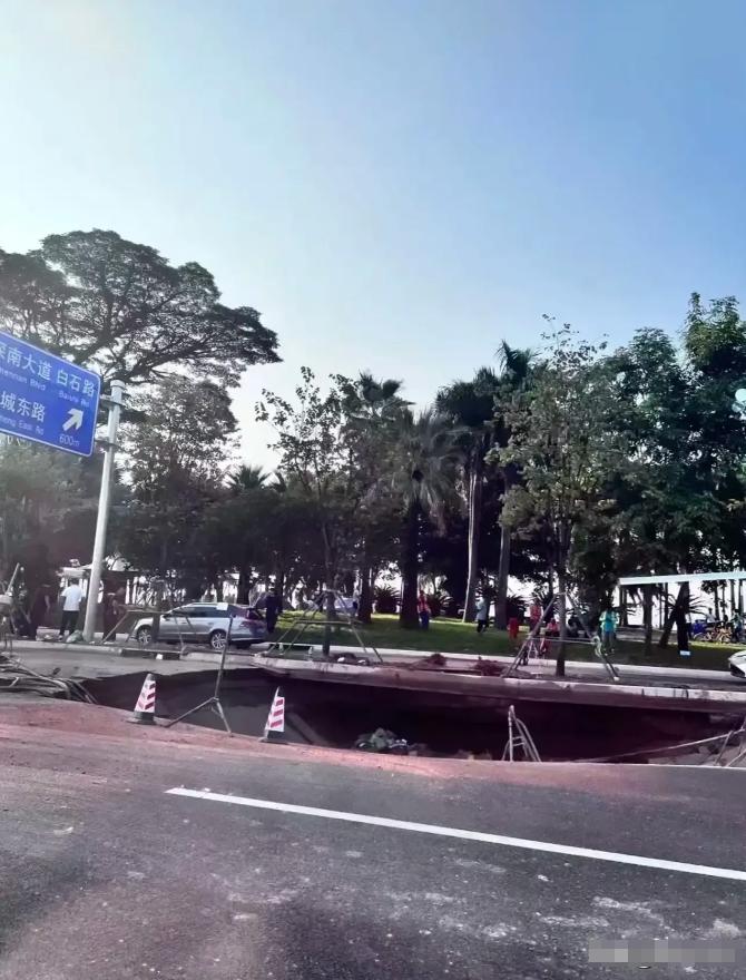 深圳滨海大道隧道突发塌陷 工程质量遭网友担忧[微风]
 突发！2024年10月1