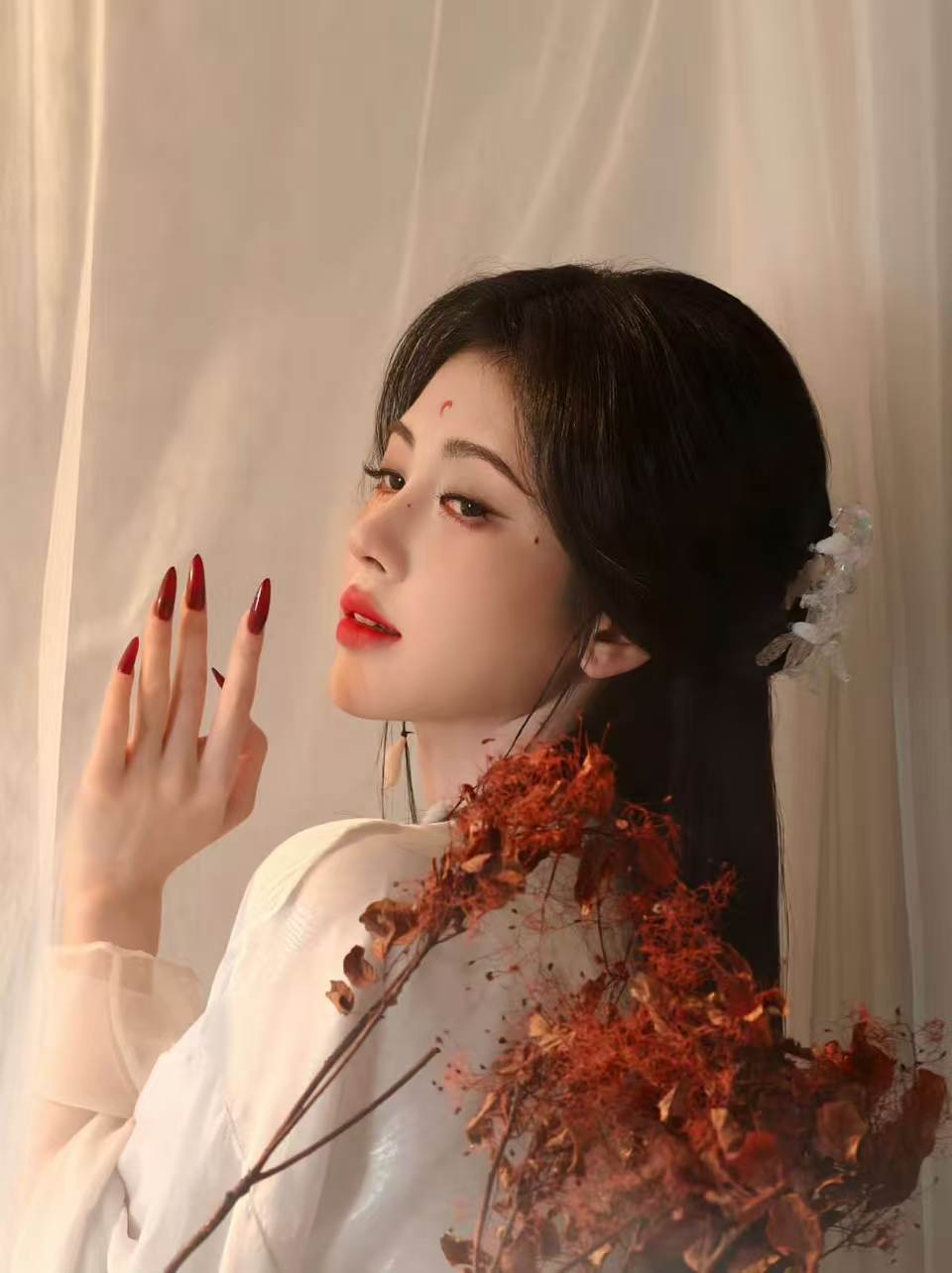 鞠婧祎露芜衣傀儡舞 红衣似火，狐系魅惑直接拉满！鞠婧祎一段傀儡舞优雅操控书生，动