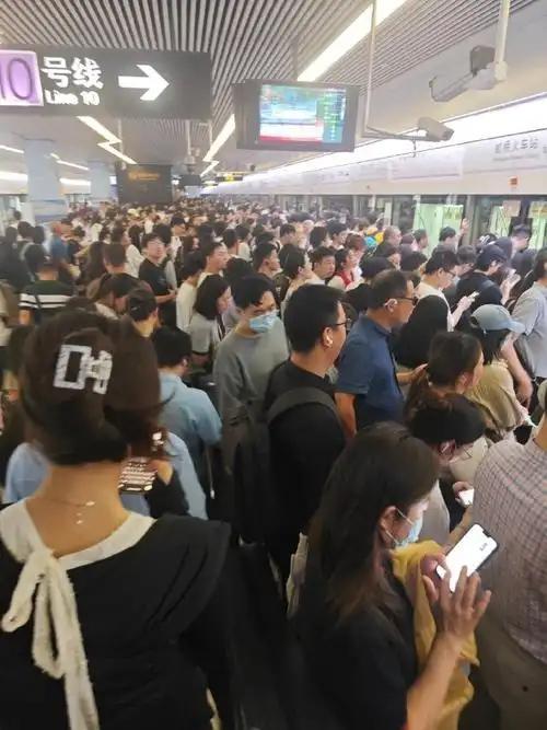 忙忙碌碌人间客，求下联